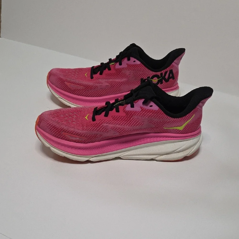 Hoka Clifton 9  Strawberry Raspberry Athletic Shoes Size 10.5 - Picture 5 of 7